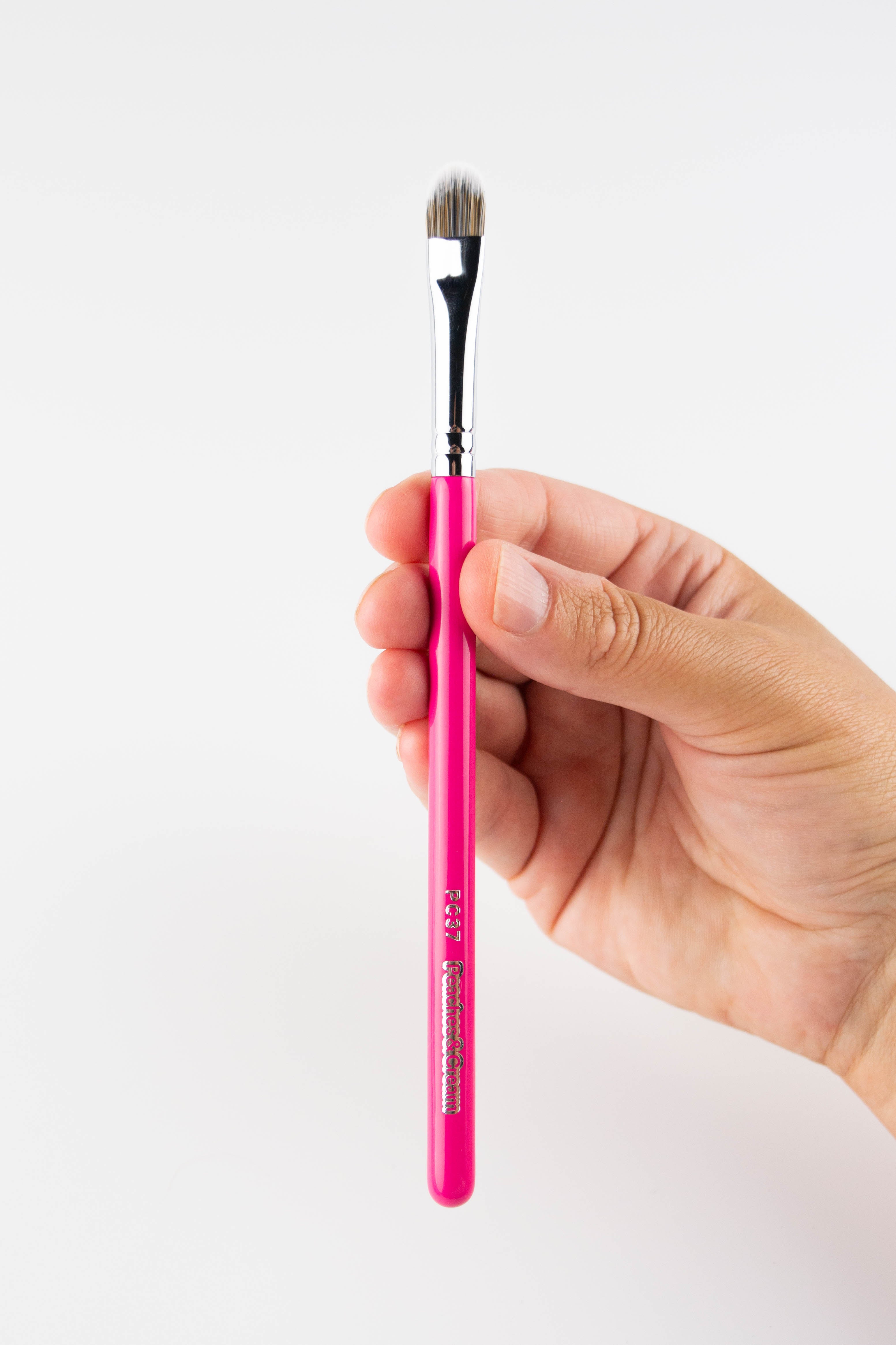 PC37 Curved Concealer Brush