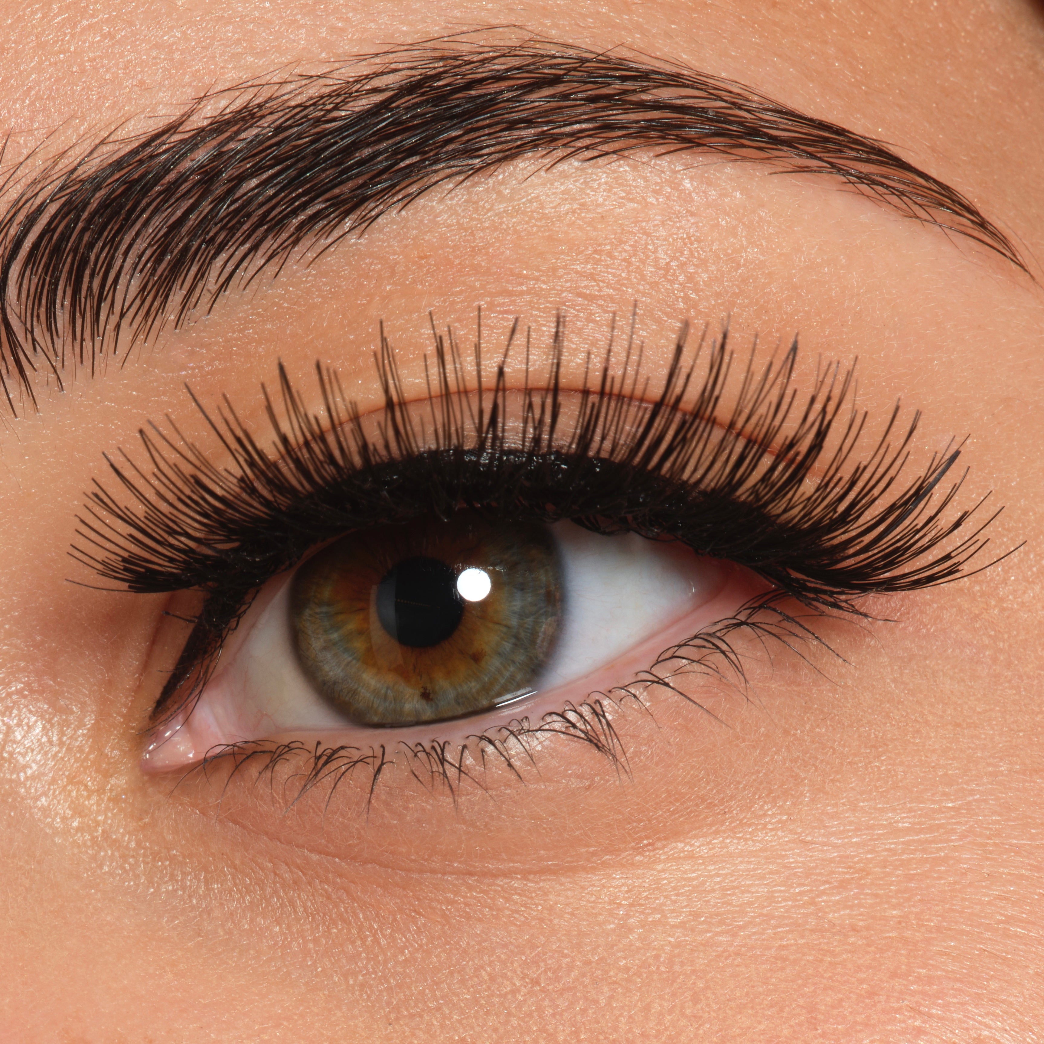 no.07 false eyelashes by Peaches & Cream on models eye 