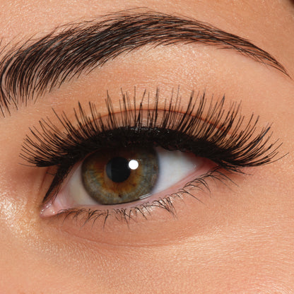 no.07 false eyelashes by Peaches & Cream on models eye 