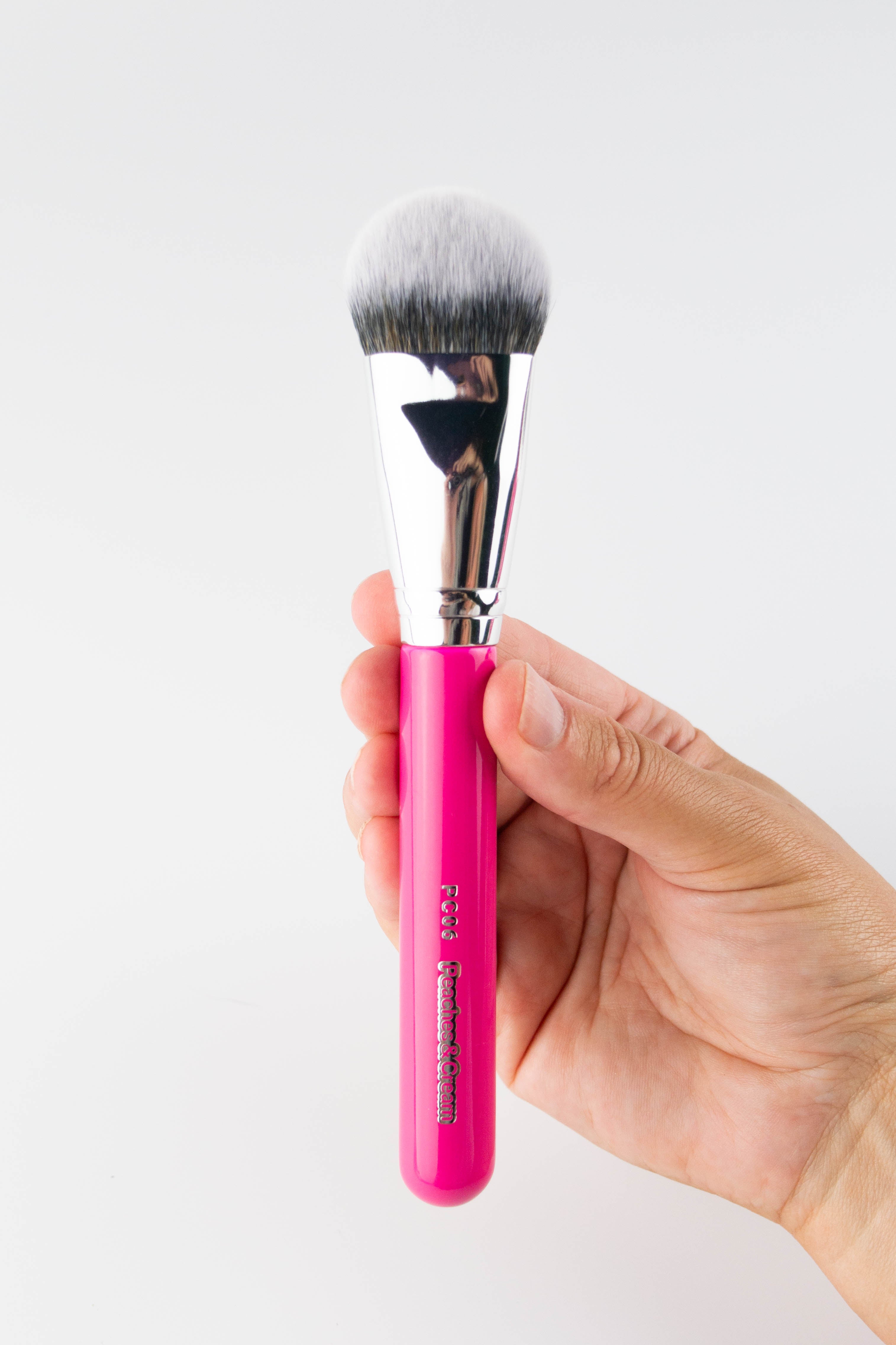 PC06 Wide Flat Foundation Brush