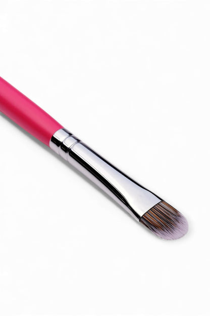 PC37 Curved Concealer Brush