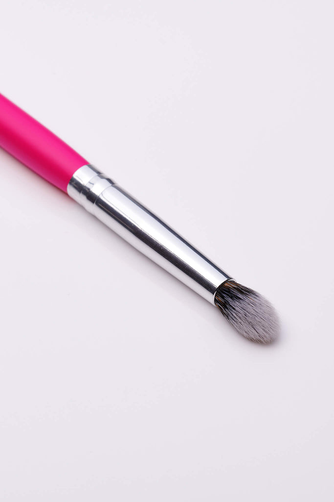 PC37 Tapered Crease Brush